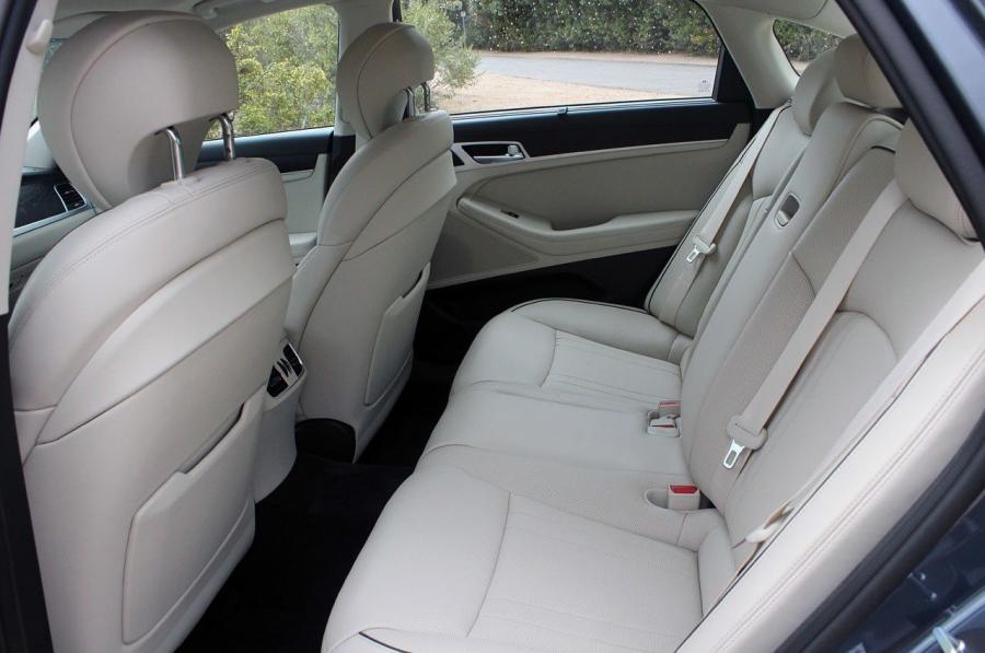 Интерьер Hyundai Genesis 2014 года  (NA) (фото 82 из 105)